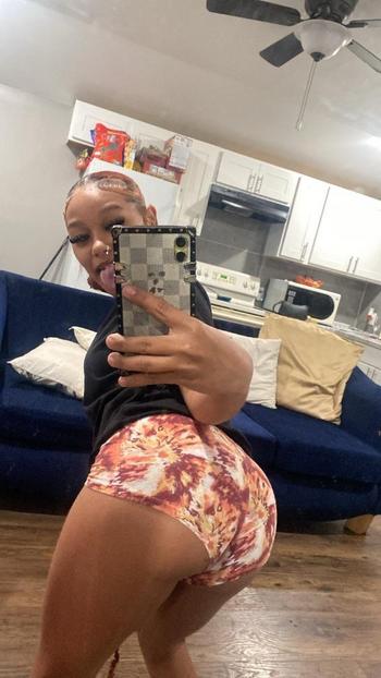 Nahla, 21  female escort, Waco